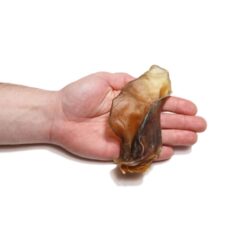 Lamsoren maxi zijn de grotere variant van lamsoortjes. Ze zijn zo gesneden dat de oorpit er nog aan zit en er dus meer te kauwen valt.